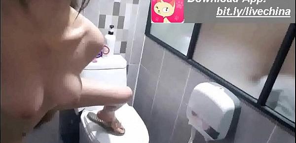  Cute Chinese Girl live cam matsubasion in bathroom